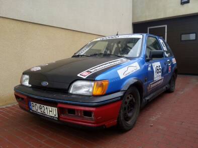 Ford Fiesta MK2 6-ścio punktowa klatka na Super Oesy