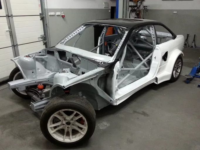 BMW E36 GTR2 szerokie tylne wahacze 