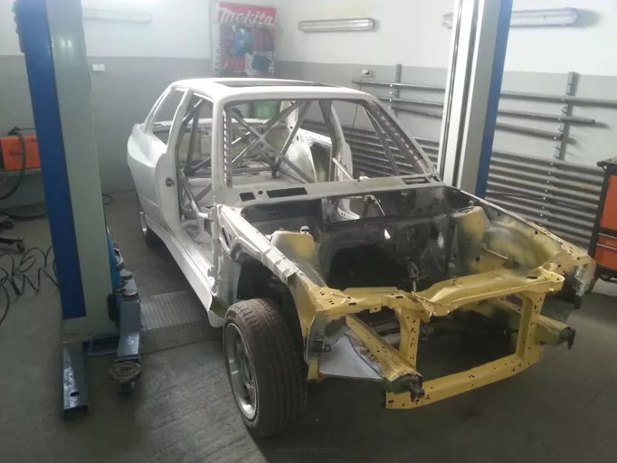 BMW E30 Replika M3 rozbudowana klatka