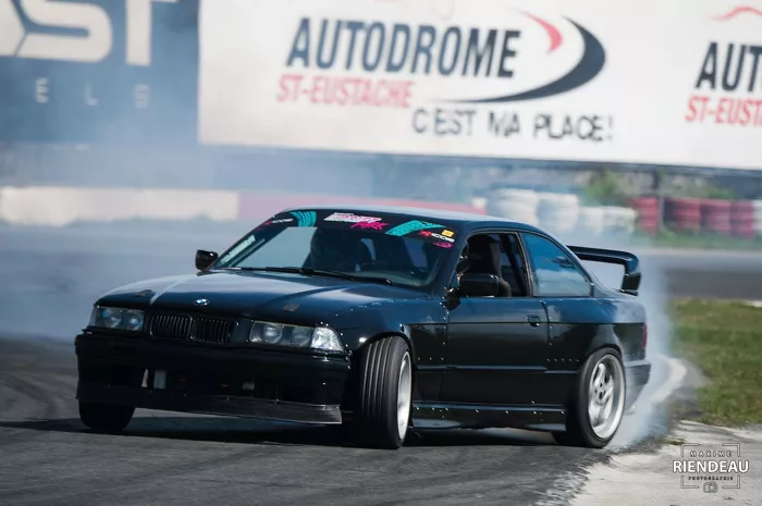 Alex z Kanady i jego drift fighter E36 z V8 na pokładzie.